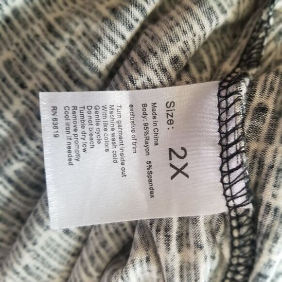 DAISY FUENTES SLEEVELESS TUNIC. SIZE 2X. - Picture 6 of 14